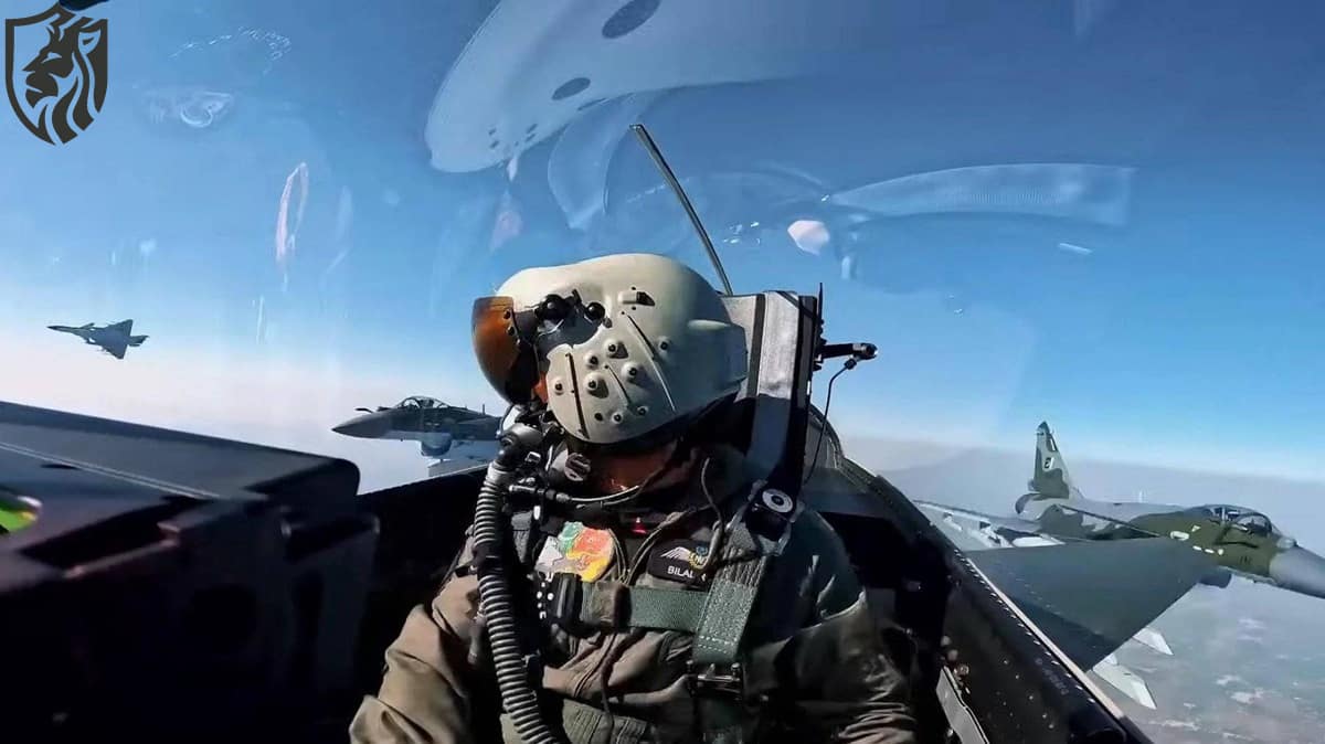 China equip PAF J-10CE with J-20's AR Helmet