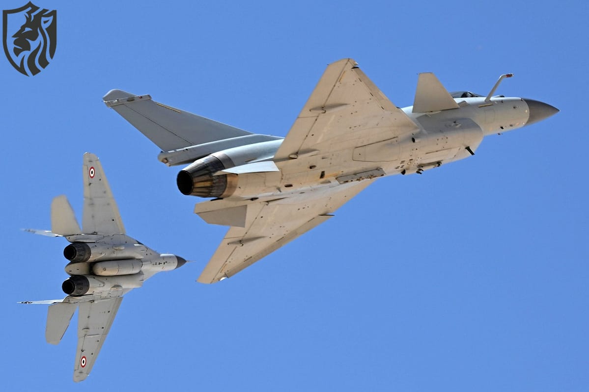 Mig-29 and J-10 Dogfighting